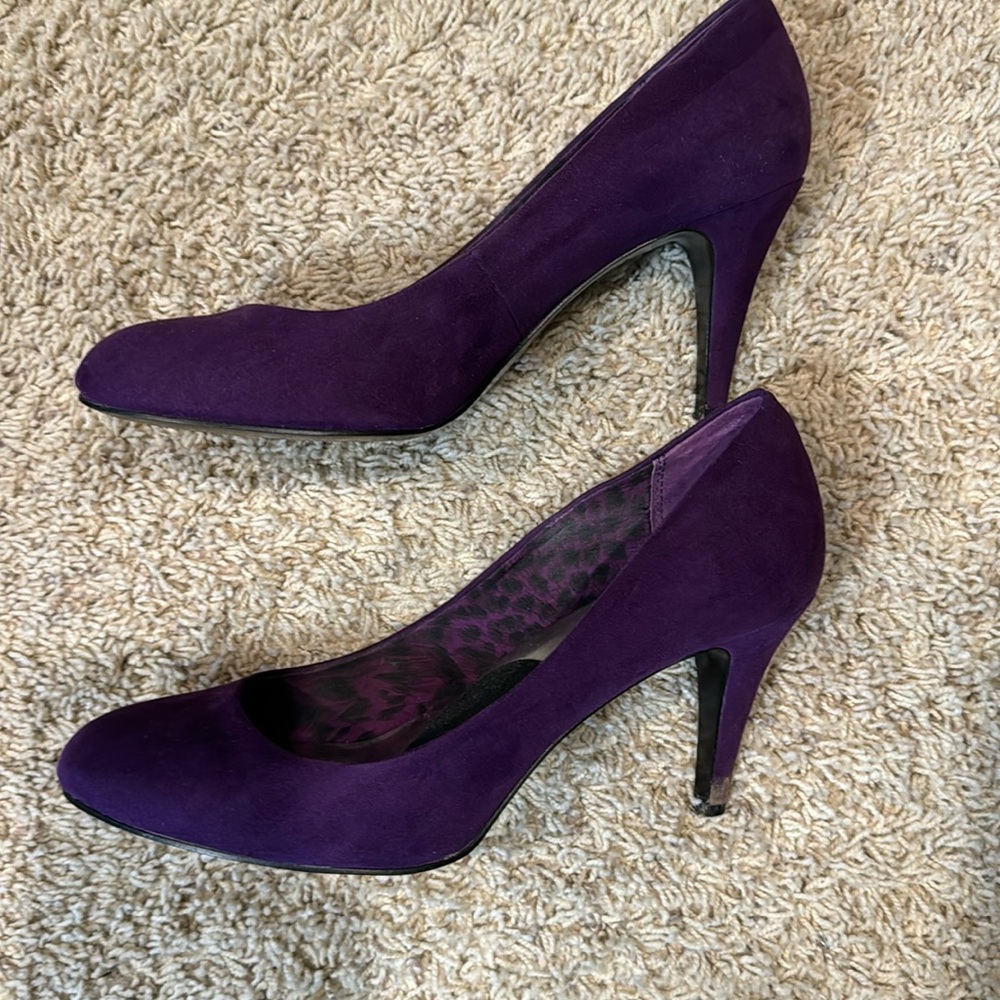 Pre worn Purple suede pumps… 10M. By Style & Co.
